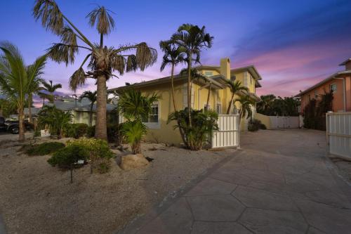 The Pool House thumb 4