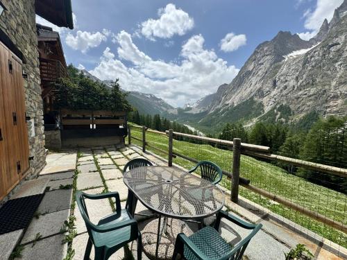We are 4810 Chalet aux pieds du Mont-Blanc Trilocale