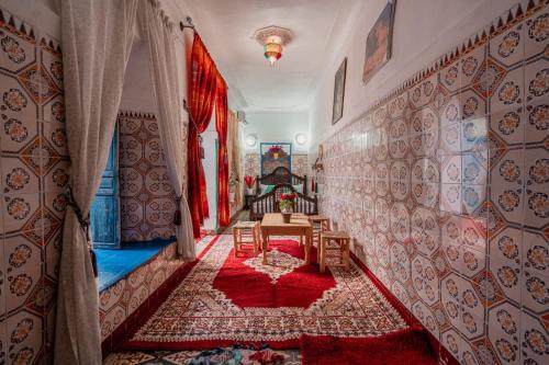 Double Room with Patio image 7
