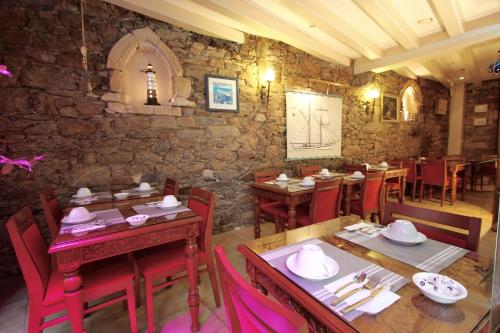 المرافق, Hotel des Abers in Intra Muros