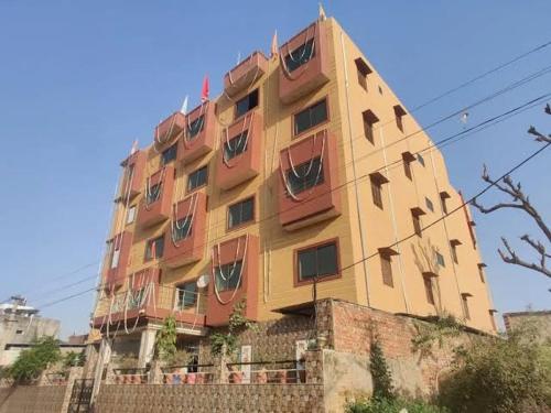 Milan, Khatushyamji