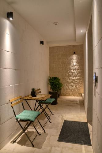 R Palazzo - image 9