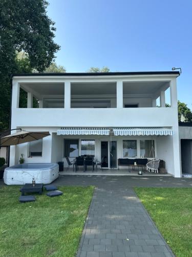 Beli Dvor na Dunavu in Kovin