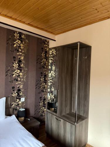 1 queen bed