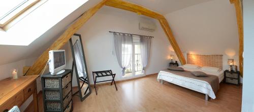 Chambre d'hotes au Domaine de la Moretie in Larche