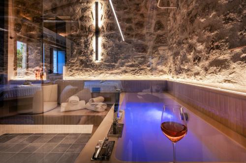 Karstais baseins, ACRO Upscale Residences in Archea Korinthos