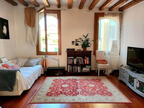 Cozy Retreat at Antico Mercato di Rialto, Venice (photo 2)