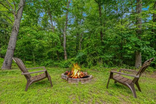 Omgivelser, Otter Manor - WIFI|Fire Pit|Gameroom|Private Trail in Hancock (MD)