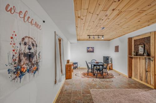 Fritidsfaciliteter, Otter Manor - WIFI|Fire Pit|Gameroom|Private Trail in Hancock (MD)