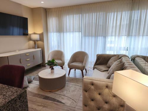 Suite with City View image 8