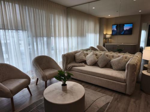 Suite with City View image 2