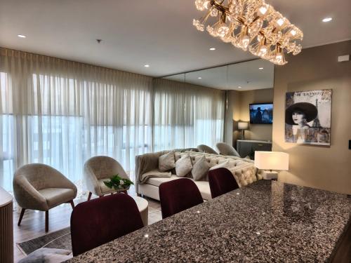 Suite with City View image 5