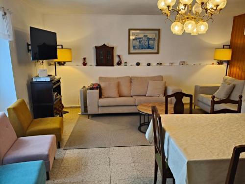 Casa rural con amplio terreno privado in Ambroa
