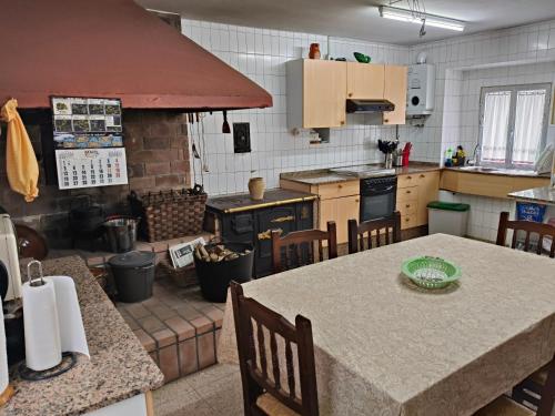 Casa rural con amplio terreno privado in Ambroa
