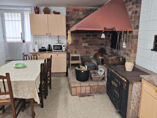 Casa rural con amplio terreno privado in Ambroa