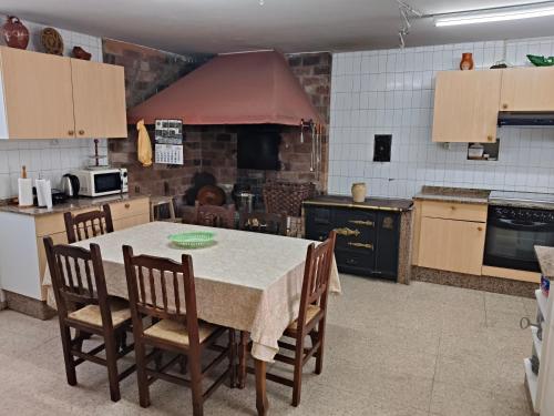 Casa rural con amplio terreno privado in Ambroa