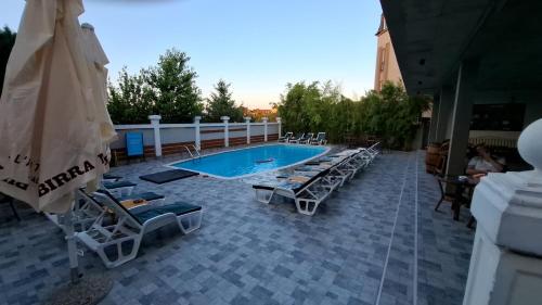 City view & pool apartment 2