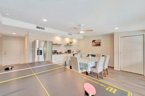 2 Kitchens, Pool, Ping Pong, Corn Hole, BBQ, Venice (zdjęcie 6)