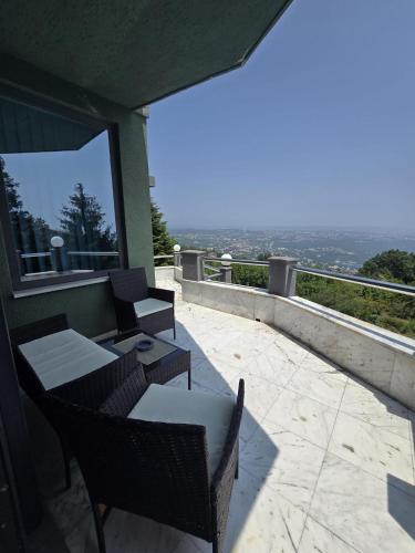 ระเบียง/ชานเรือน, Luxury Apartment with private pool and 2 bedrooms in Villa Opatija Bay View in เบรกี