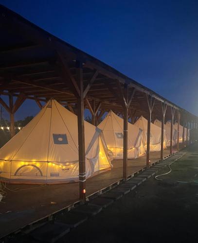 Meme Glamping, Corbu