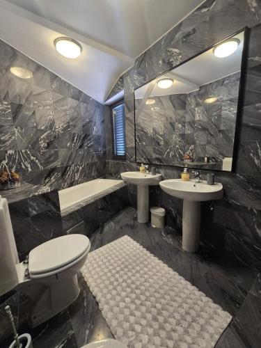 ห้องน้ำ, Luxury Apartment with private pool and 2 bedrooms in Villa Opatija Bay View in เบรกี