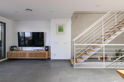 House Pool & Jacuzzi 8P BBQ Game Room 4BR gîte à louer Massamagrell