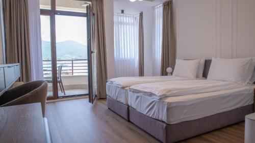 2 twin beds