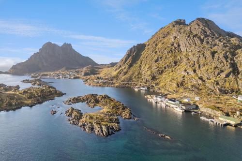 Akselhuset-Koselig hus rett ovenfor kaikanten midt i Lofoten