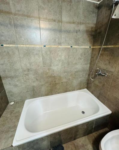 Departamento en av principal - image 4