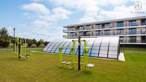 Exterior view, Flatbook Apartamenty - Sole Mare z basenem, Katy Rybackie in Katy Rybackie