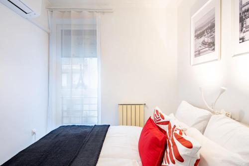 Balcony - Central - Spacious - Sunny - main image