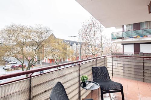 Balcony - Central - Spacious - Sunny - image 9