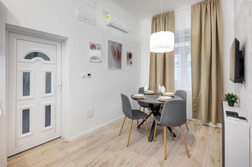 Modern New & Central - image 6