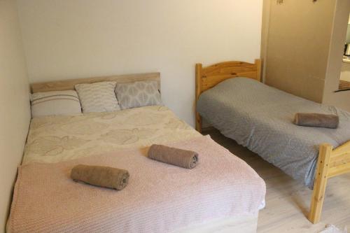 Studio with private entrance and free parking in Kitsekula