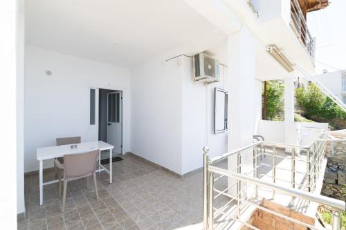 Qeparo Pano Rooms - image 14