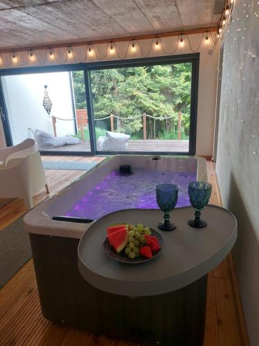 Exterior view of Szumidomki strefa z jacuzzi sauna widok na potok las