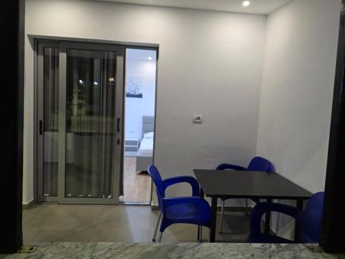 Twin Room with Balcony image 10