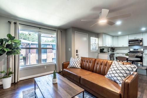 1 BR Apt Walks to Menil Collection Free Parking