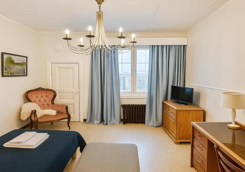 Senate Hotel