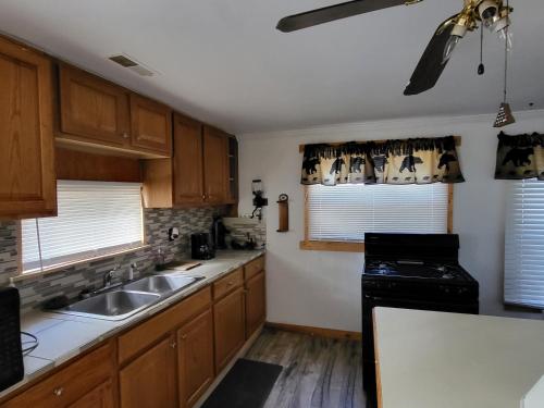 The Honey Bear Cabins - image 10