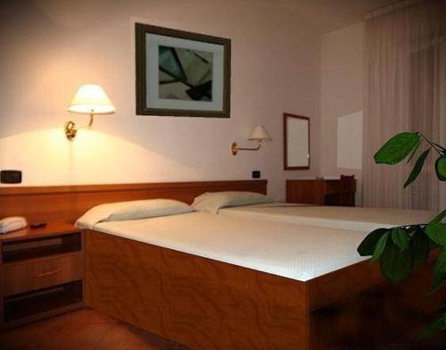 2 twin beds