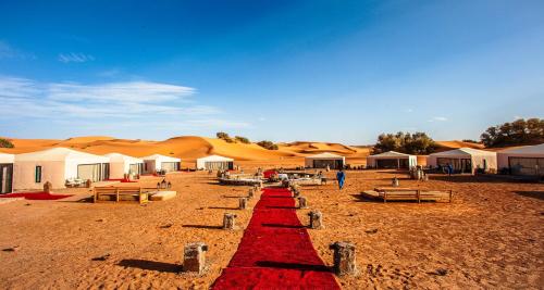 Starlight Mirage Camp in Lac Yasmins