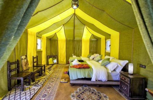 Starlight Mirage Camp in Lac Yasmins