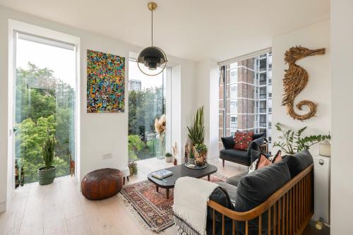 Bright Penthouse with Lift 2 BR Large Balcony Suit Family, Londýn