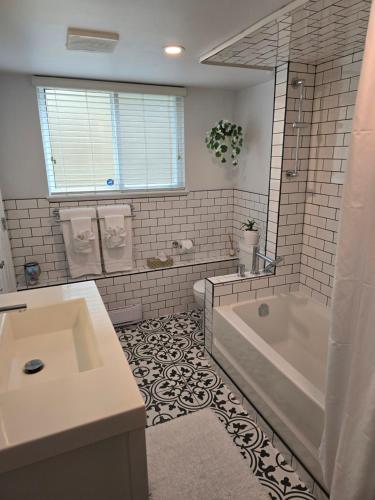 Family Home - Suite in North Vancouver, Canada