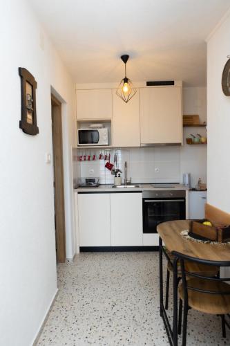 Iekārtas, Apartman oak Nikola's lamp in Gospic