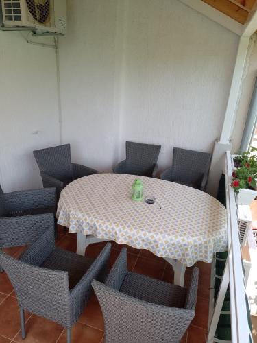 Three-Bedroom Apartment room in Apartment Gotovina Biograd na Moru