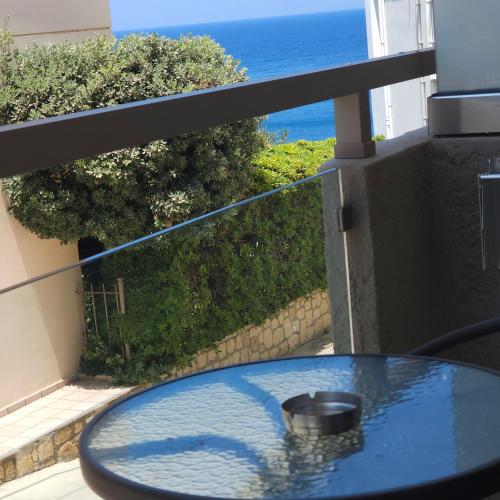 Standard Studio with Side Sea View image 3
