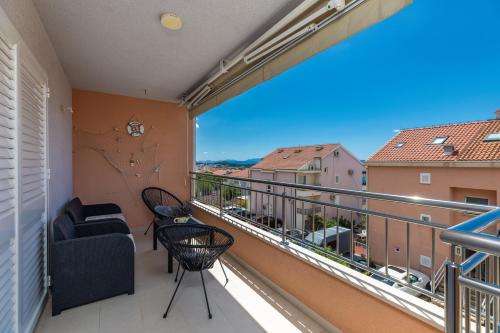Apartments with parking space Makarska - 24301 - image 3