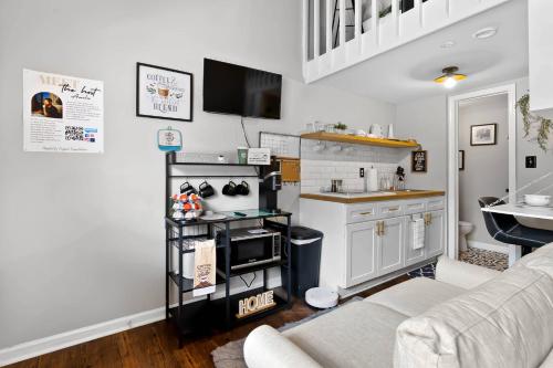 Bright & Cozy Raleigh Spot, Raleigh